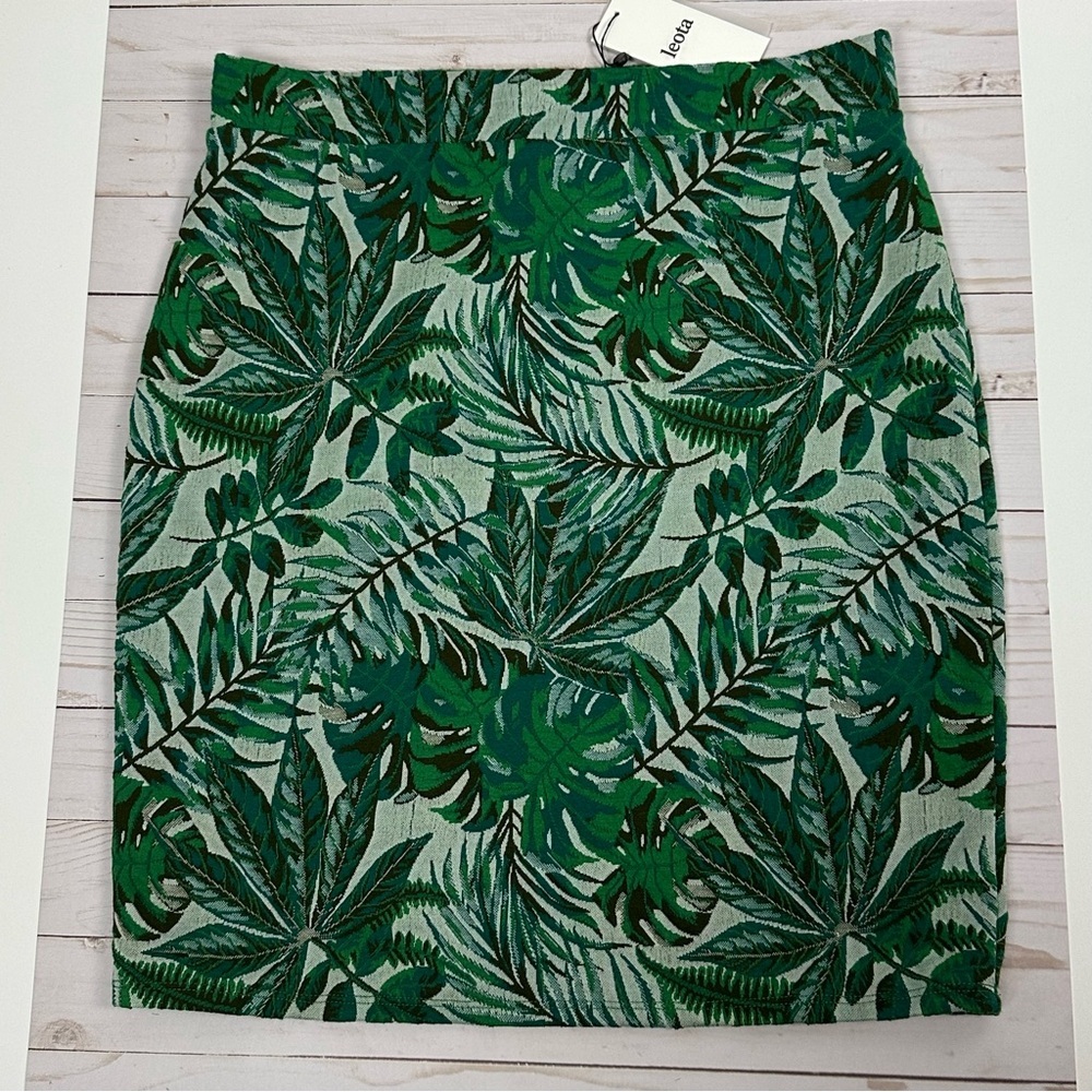 LEOTA NWT Nessa jungle jacquard pencil skirt - size medium